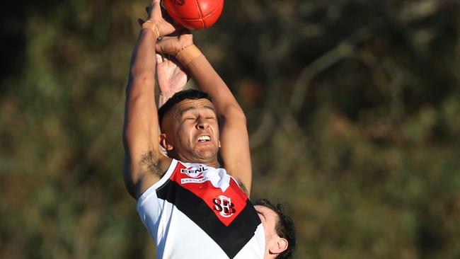 EFL Division 2 2022: Ringwood ( in black )v South Belgrave at Jubilee Park.South Belgrave 28 fly's for a mark.                          Picture: Stuart Milligan