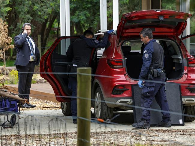 Police at Erin Patterson’s Leongatha house. Picture: Ian Currie