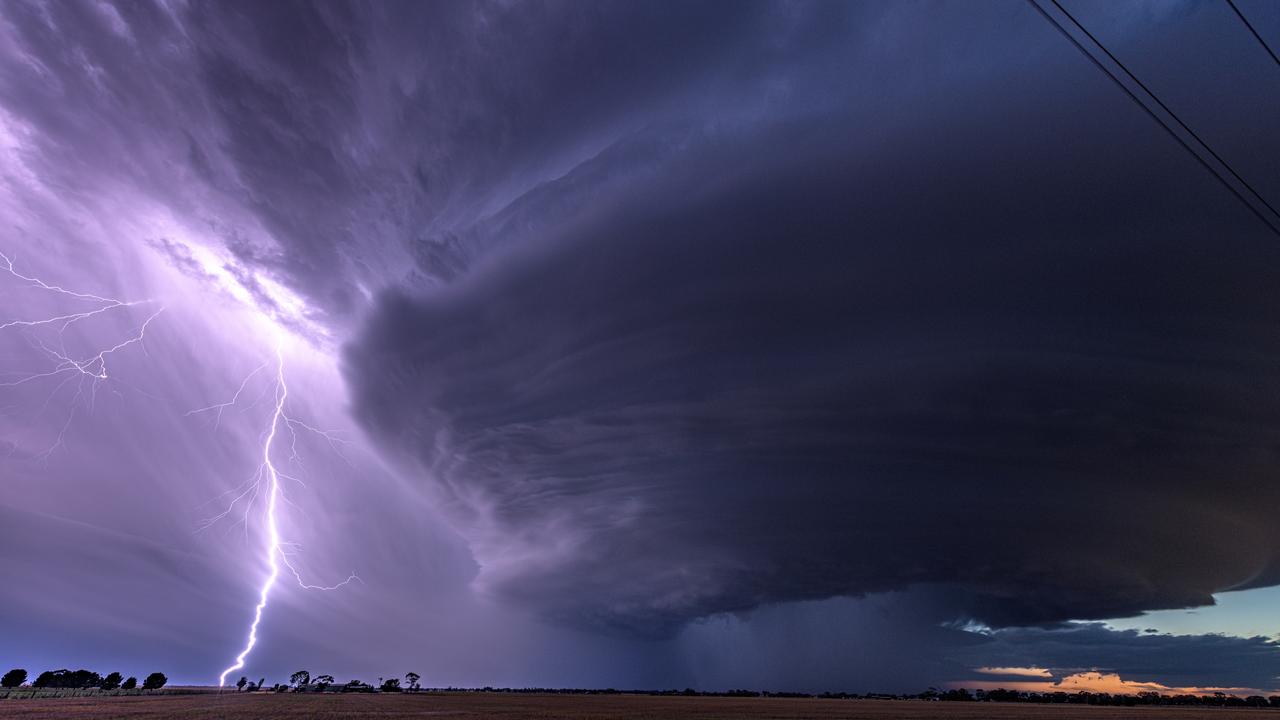 Severe storm warning: Large hailstones, heavy rainfall expected