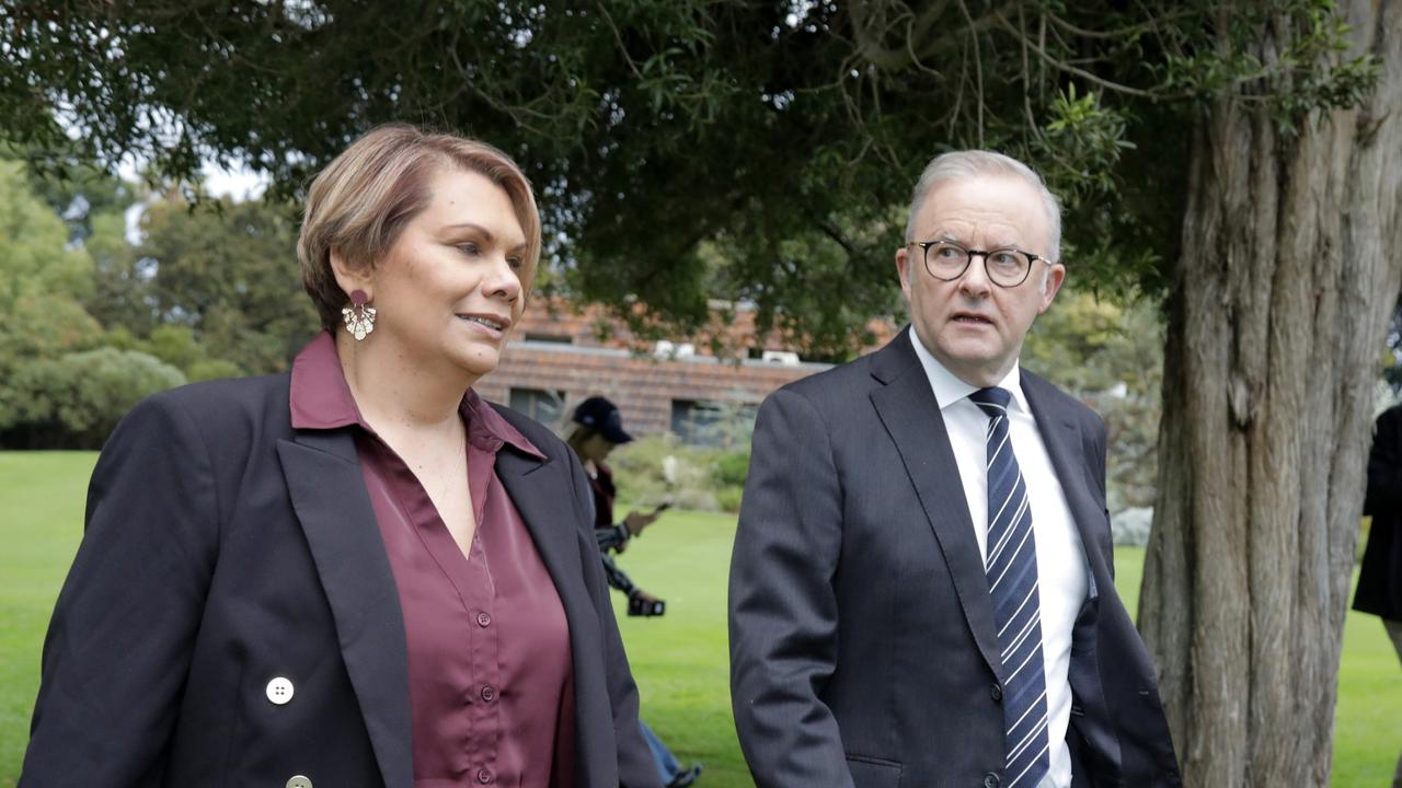 Cox defection sparks Greens defence of Indigenous treatment