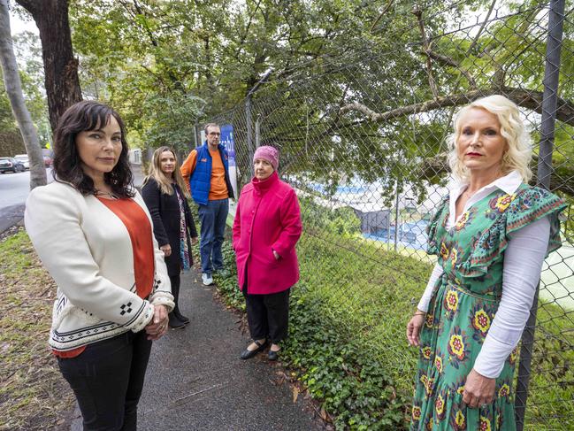 Cr Harriet Price (right) at a meeting with local residents outside White City in 2020. (AAP/Image Matthew Vasilescu)