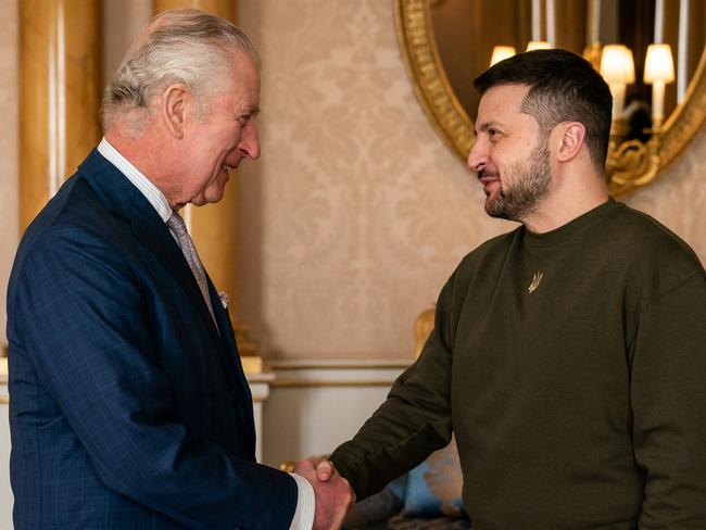 LONDON, ENGLAND - FEBRUARY 8: King Charles III holds an audience with Ukrainian President Volodymyr Zelenskyy at Buckingham Palace during his first visit to the UK since the Russian invasion of Ukraine on February 8, 2023 in London, England. (Photo by Aaron Chown - Pool/Getty Images)