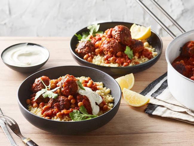 Moroccan meatball with chickpeas and yoghurt.