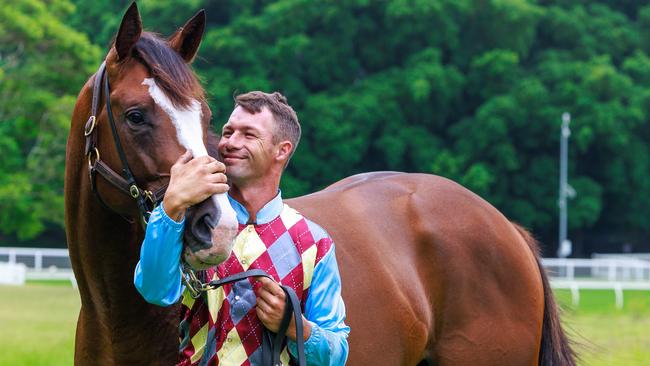 Stable hand Wes Boyd with racehorse "Dale" that is part-owned by actor Matt Damon, at Randwick Racecourse. Picture: Justin Lloyd.