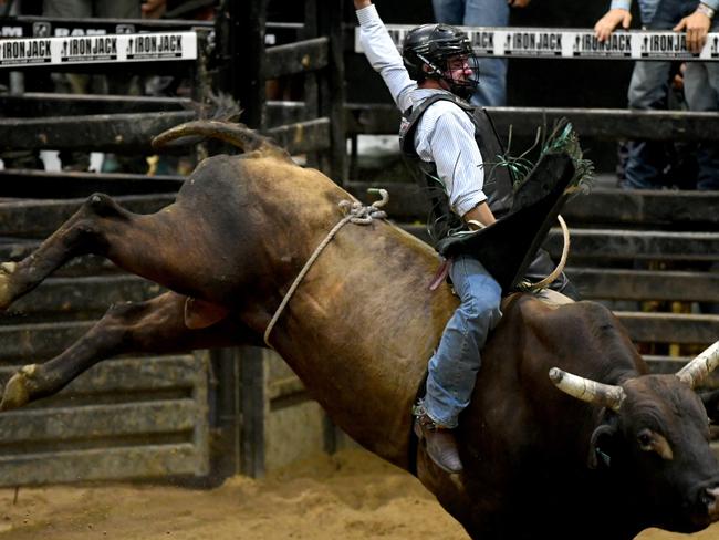 BULLRIDING PBR Monster Energy Tour Oct 2020: Beau Willis