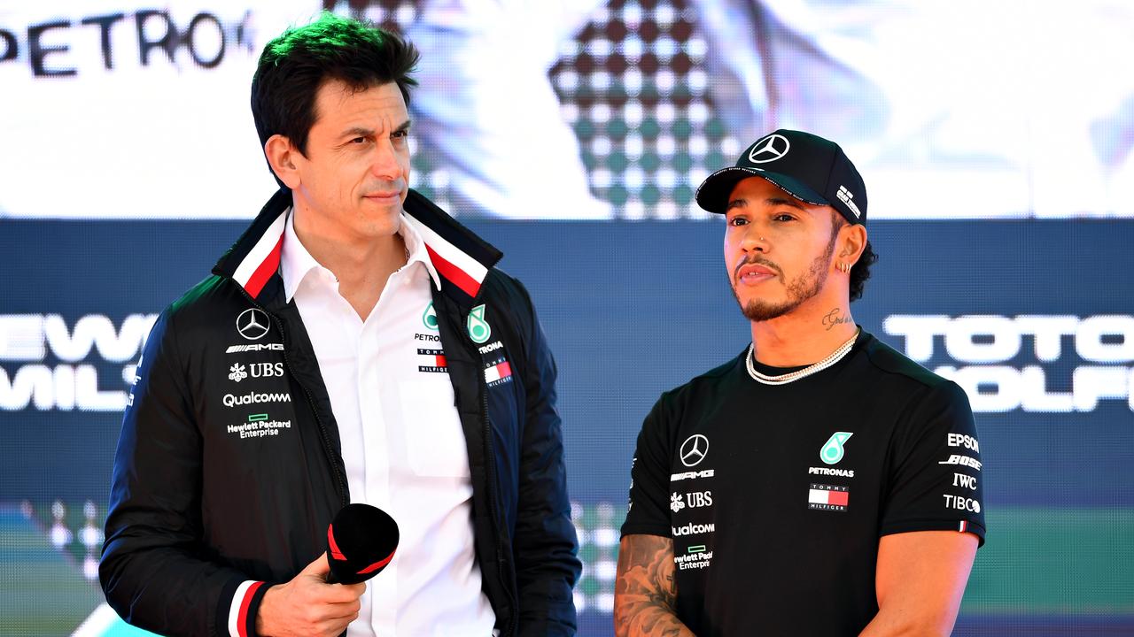 Toto Wolff wants Lewis Hamilton to stay with Mercedes.