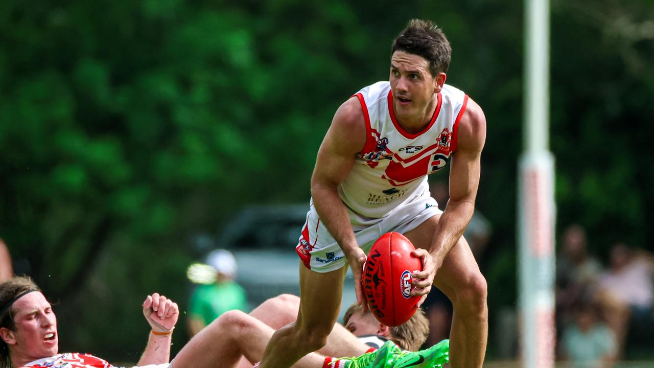 Brodie Carroll for Waratah in the 2024-25 NTFL season. Picture: Celina Whan / AFLNT Media