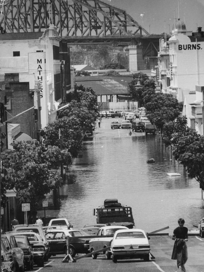 Story Bridge during the 1974 floods.