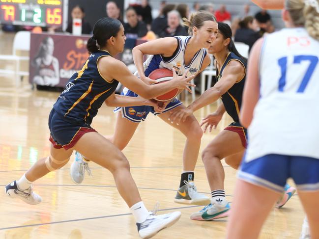 Basketball QLD U18's State Championships 2024 semi-finals day. Div 1 Gold Coast Rollers vs. Logan Thunder. 13 January 2024 Carrara Picture by Richard Gosling