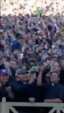 White smoke signals a new pope has been chosen, crowd erupts in cheers