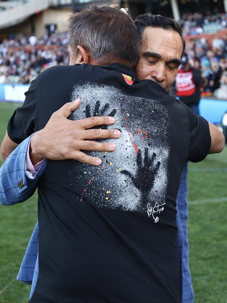 Eddie Betts (R) embraces Nicky Winmar at the Collingwood-St Kilda fixture commemorating Winmar’s iconic stand. Pic: Michael Klein