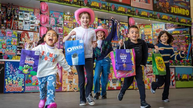 Sienna, 4, Florence, 9, Jasmine, 11 Raymond, 6 and Eve, 9, pick their favourite showbags. Picture: Jason Edwards