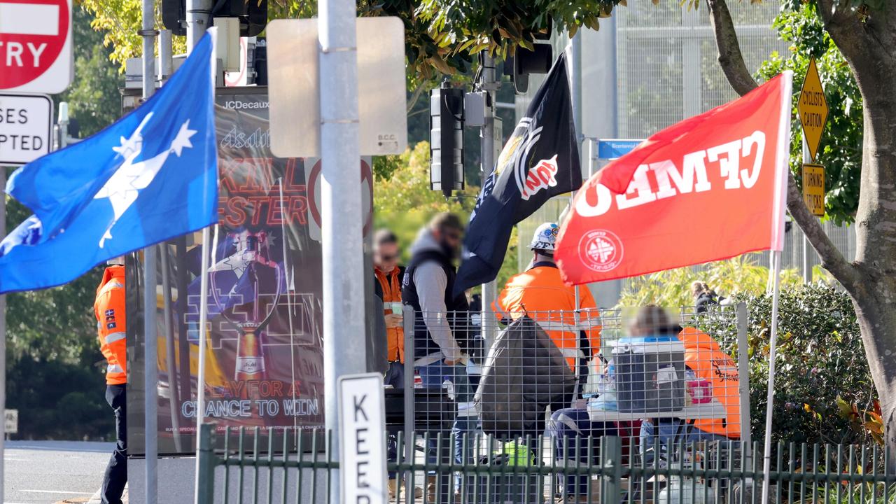 CFMEU near the Cross River Rail, Roma St work site, Brisbane city – Photo Steve Pohlner