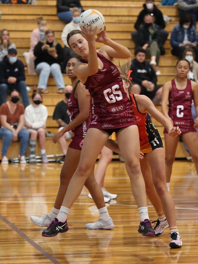 Kaylin van Greunen playing for Queensland at the 2022 NNC. Photo: Netball Australia.