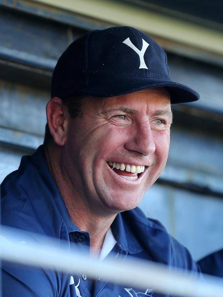 Steve Johnson coaching at Yarrawonga. Picture Yuri Kouzmin