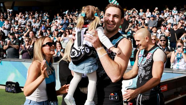 Jeremy Finlayson was greeted by wife Kellie and daughter Sophia on the tunnel exit ahead of the game against Hawthorn. (Photo by James Elsby/AFL Photos via Getty Images)