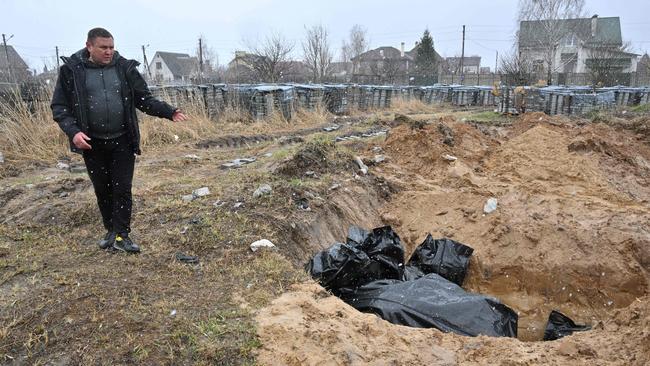 City mayor Anatoly Fedoruk told AFP that 280 other bodies had been buried in mass graves. One rescue official said 57 people were found in one hastily dug trench behind a church.