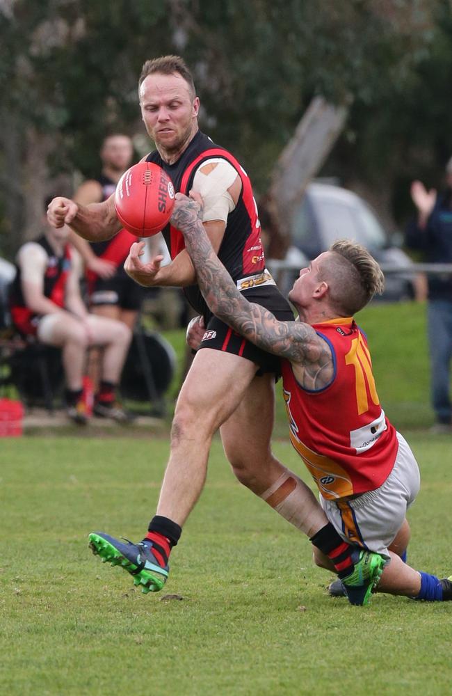 Craig Anderson gets away a handball for Pascoe Vale.