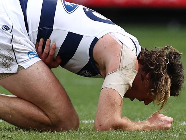 MELBOURNE . 10/04/2023.  AFL . Round 4. Geelong vs Hawthorn at the MCG.  Mark Blicavs of the Cats after copping a knee to the ribs from Lloyd Meek of the Hawks during the 1st qtr.   . Pic: Michael Klein