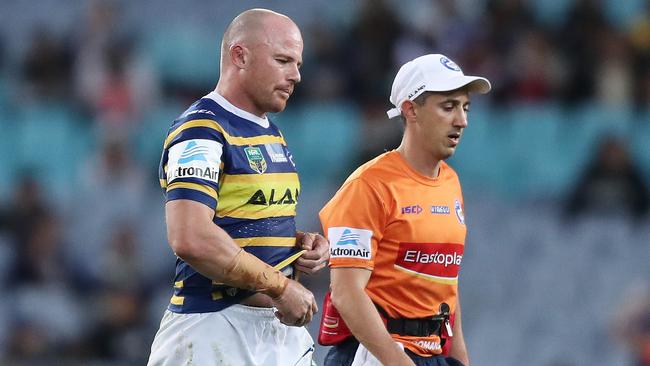 Parramatta's Beau Scott walks off injured during the Parramatta Eels v Warriors NRL match at ANZ Stadium, Homebush. Picture: Brett Costello