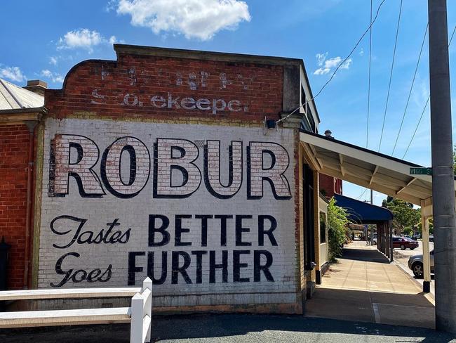 Melbourne Ghost Signs by Sean ReynoldsRobur Tea sign in Rushworth