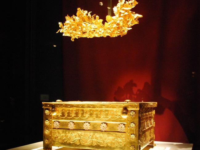 Philip II’s golden crown and the golden box that held his remains in his tomb. Picture: Sarah Murray, flickr.com