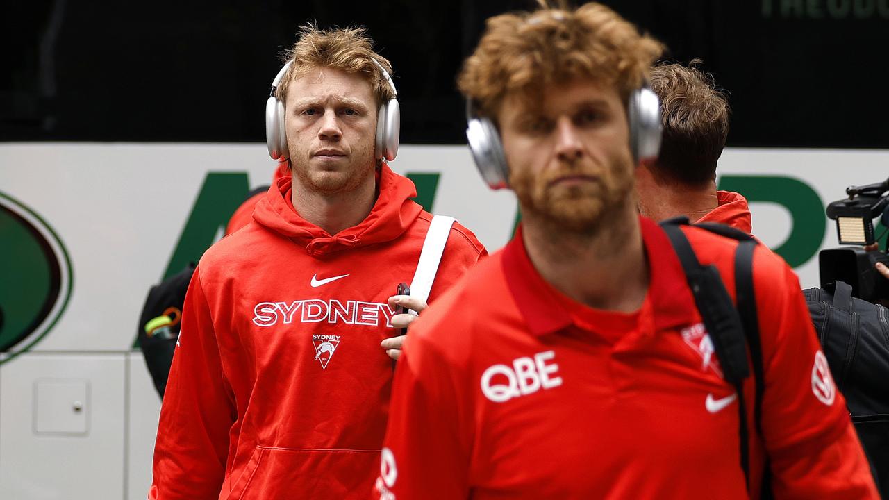 Callum Mills, Dane Rampe and the Sydney Swans arrive into Melbourne on September 26, 2024 ahead of the AFL Grand Final this week against the Brisbane Lions at the MCG. Photo by Phil Hillyard (Image Supplied for Editorial Use only - **NO ON SALES** - Â©Phil Hillyard )