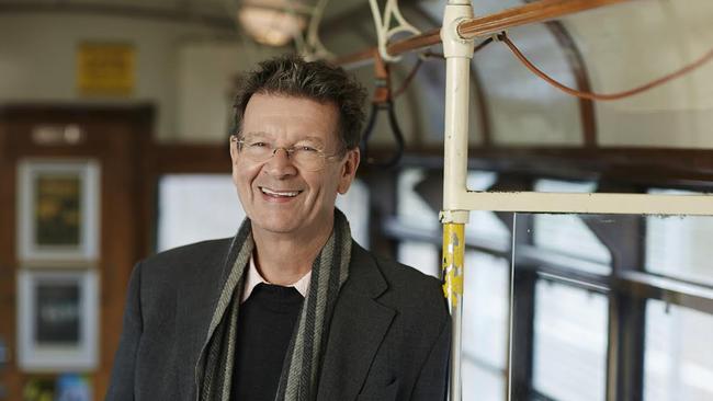 Red Symons has signed on with 3AW as breakfast ratings at Aunty continue to plummet.