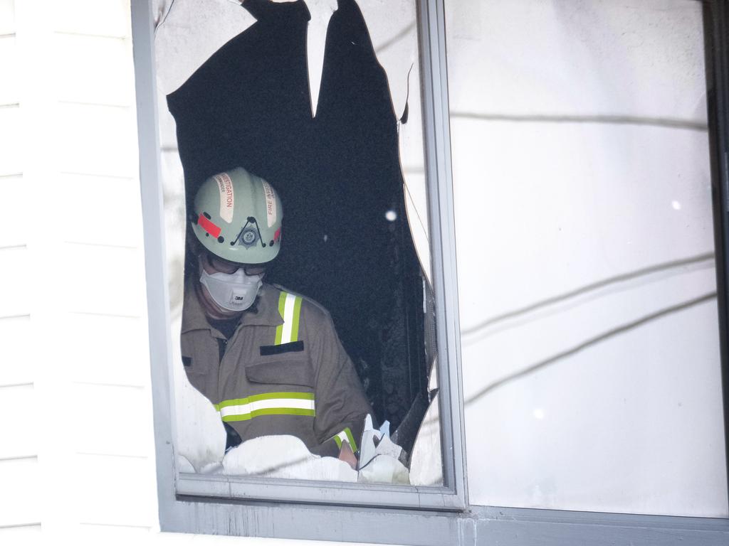 MELBOURNE, AUSTRALIA - NewsWire Photos NOVEMBER 26, 2022: Forensic police are seen at the scene of a fatal house fire in Werribee.
Picture: NCA NewsWire / Luis Enrique Ascui