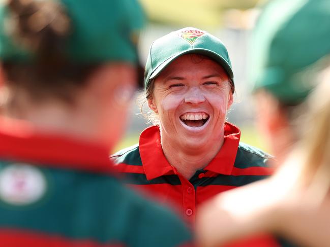 MELBOURNE, AUSTRALIA - FEBRUARY 14: Sasha Moloney of Tasmania speaks to the team during the WNCL match between Victoria and Tasmania at CitiPower Centre, on February 14, 2024, in Melbourne, Australia. (Photo by Daniel Pockett/Getty Images)