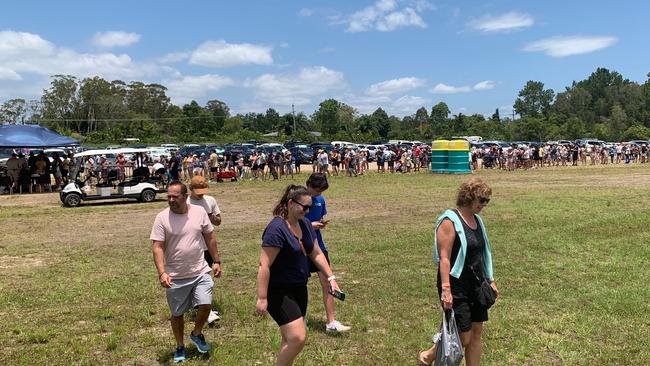 A separate queue at the Australia Zoo overflow car park.