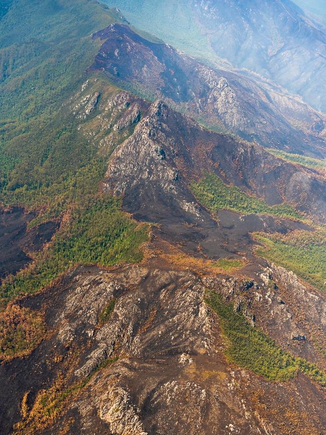 2019 Tasmanian bush fires. Deception Ridge, Celtic Hill Fire - at Southwest National Park. . Picture - LUKE TSCHARKE / PAR AVION