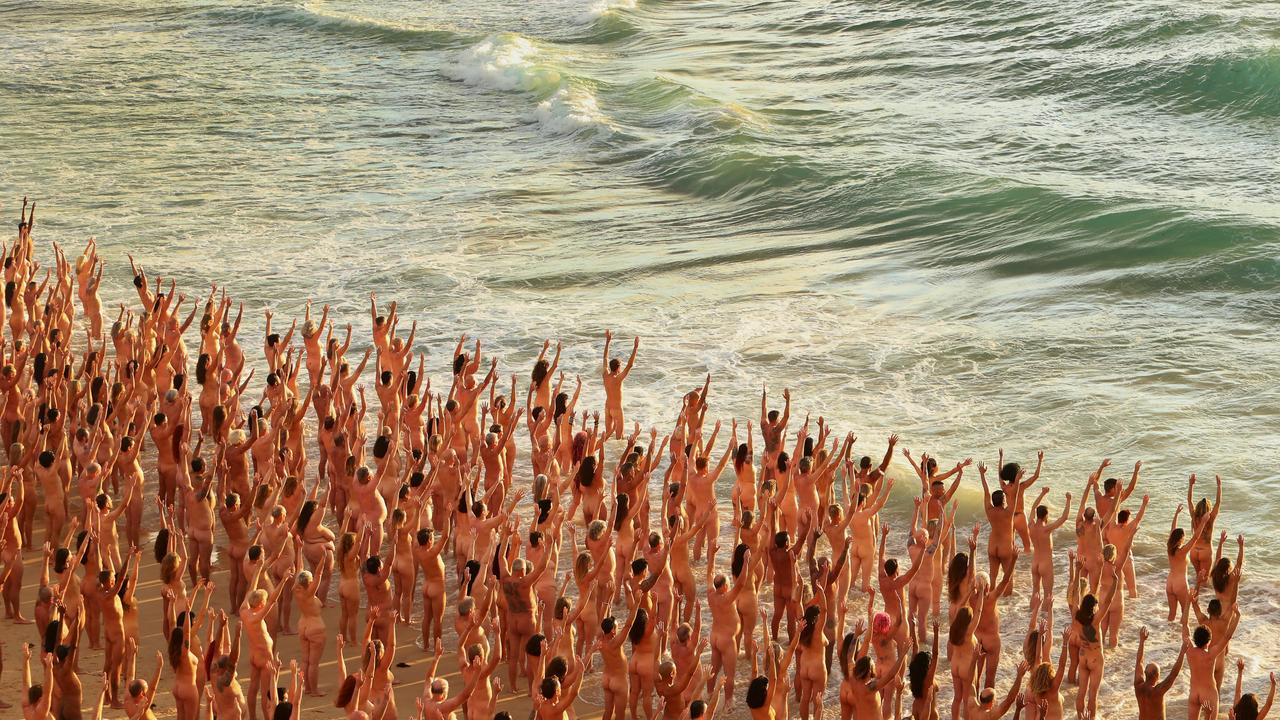 5am: History made as Bondi becomes nude beach | Daily Telegraph