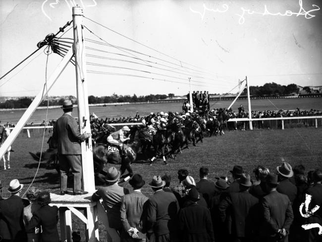 A standing start at the 1937 Melbourne Cup.