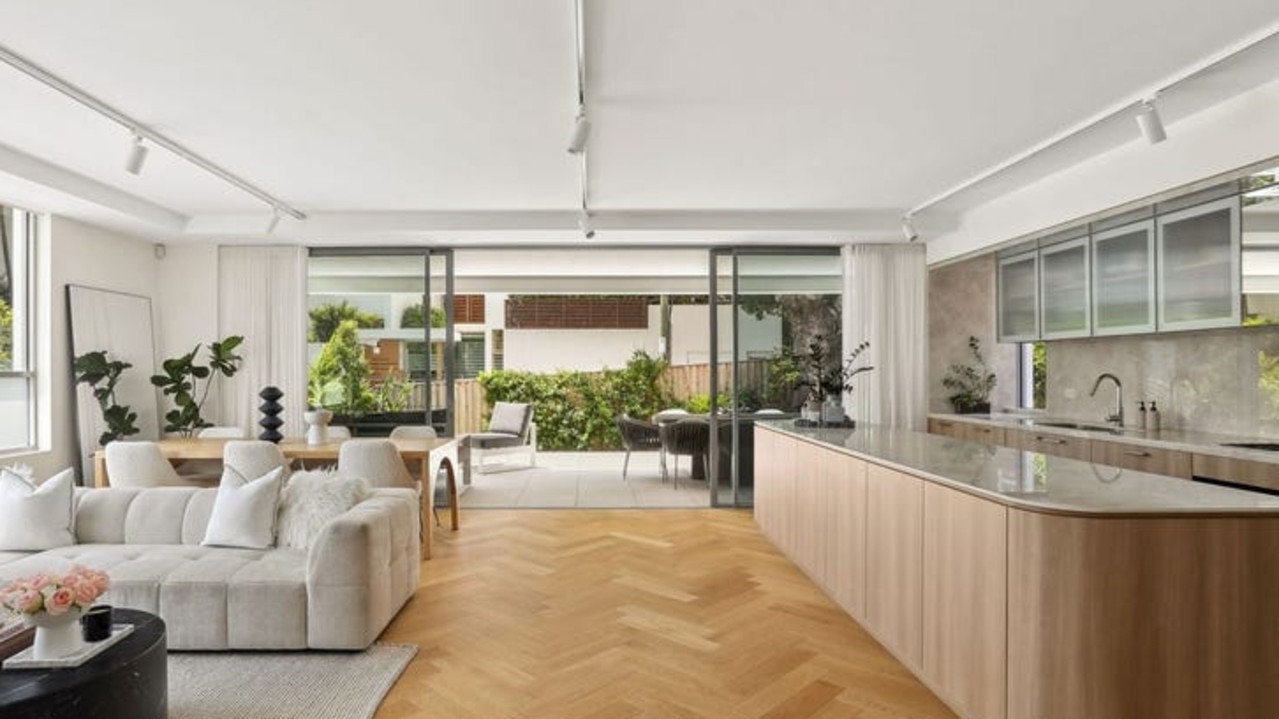 3/20 Dover Rd, Rose Bay sold for $4.01m.