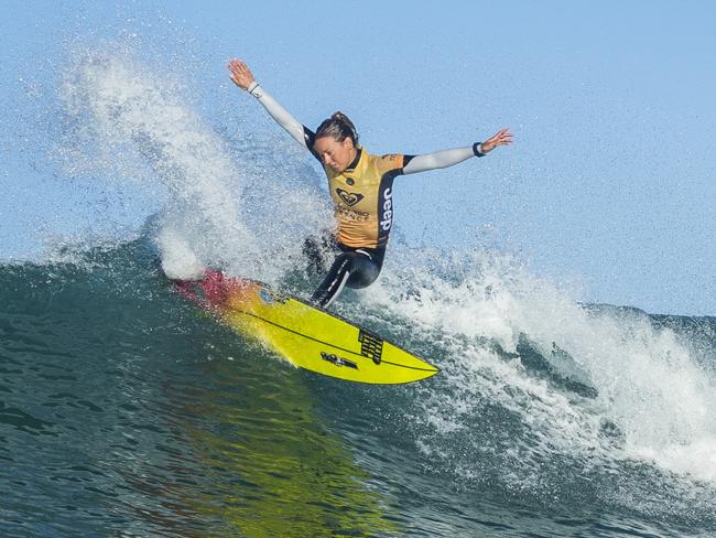 Sally Fitzgibbons got off to a slow start in France but recovered to advance into round three at the Roxy Pro at Hossegor,