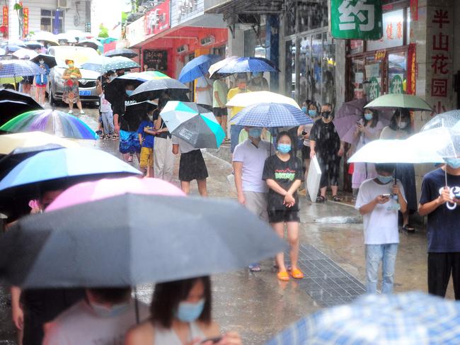 Covid hell leaves 80,000 tourists stranded