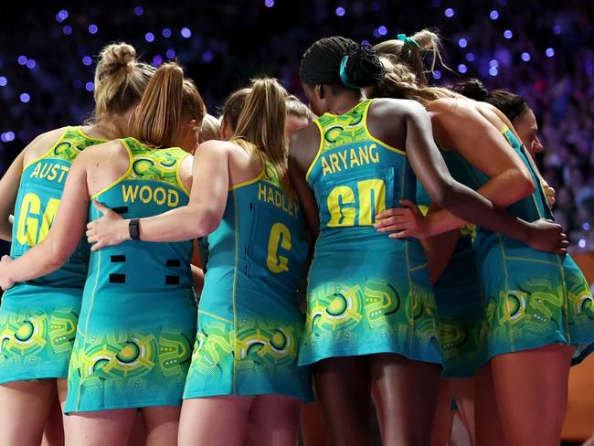 BIRMINGHAM, ENGLAND - AUGUST 07: Team Australia huddle up during the Netball Gold Medal match between Team Jamaica and Team Australia on day ten of the Birmingham 2022 Commonwealth Games at NEC Arena on August 07, 2022 on the Birmingham, England. (Photo by Matthew Lewis/Getty Images)