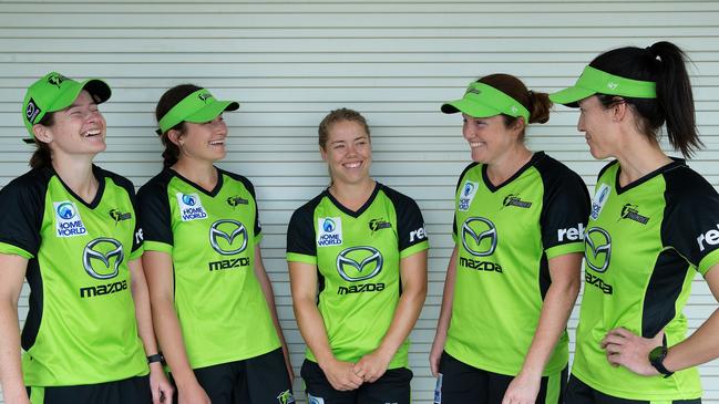 Sydney Thunder WBBL stars [Left to right] Tahlia Wilson, Kate Peterson, Naomi Stalenberg, Rene Farrell and Lisa Griffith will be at Blacktown International Sportspark on Thursday to meet fans at the team’s Open Day. Pic: Steve Cristo.