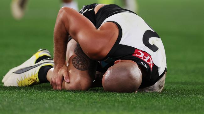 ADELAIDE, AUSTRALIA - APRIL 26: Sam Powell-Pepper of the Power is injures his knee during the 2024 AFL Round 07 match between the Port Adelaide Power and the St Kilda Saints at Adelaide Oval on April 26, 2024 in Adelaide, Australia. (Photo by James Elsby/AFL Photos via Getty Images)