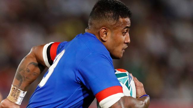 Samoa's centre Rey Lee-Lo  runs with the ball during the Japan 2019 Rugby World Cup Pool A match between Russia and Samoa at the Kumagaya Rugby Stadium in Kumagaya on September 24, 2019. (Photo by Odd ANDERSEN / AFP)