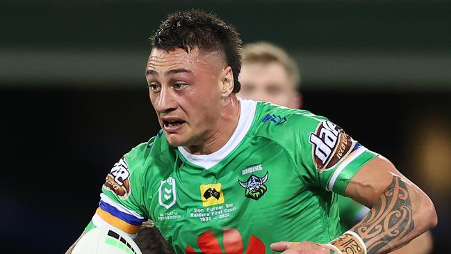 SYDNEY, AUSTRALIA - OCTOBER 09:  Charnze Nicoll-Klokstad of the Raiders makes a break during the NRL Semi Final match between the Sydney Roosters and the Canberra Raiders at the Sydney Cricket Ground on October 09, 2020 in Sydney, Australia. (Photo by Cameron Spencer/Getty Images)