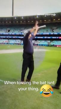 Big Bash League awkward bat flip at SCG