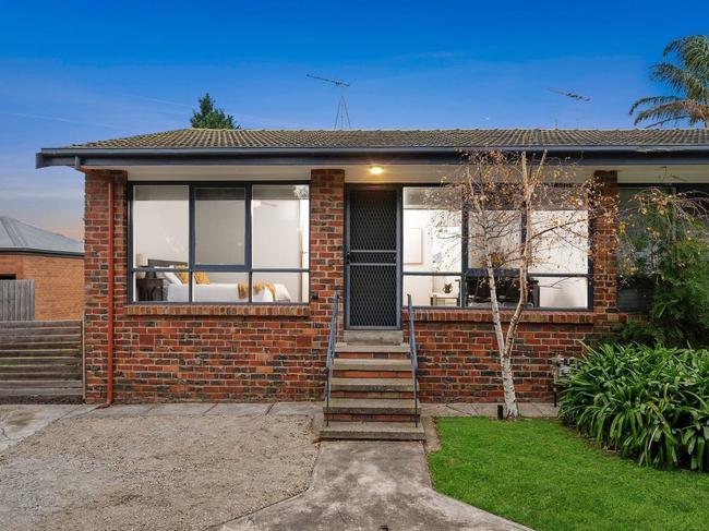 Single: 4/41 Sladen St, Hamlyn Heights is listed with price hopes from $410,000 to $440,000.