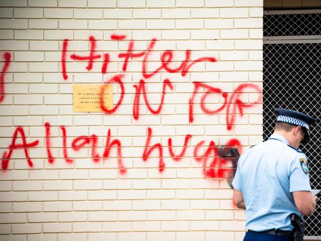 Southern Sydney Synagogue was vandalised with anti-Semitic graffiti. Photo: Tom Parrish