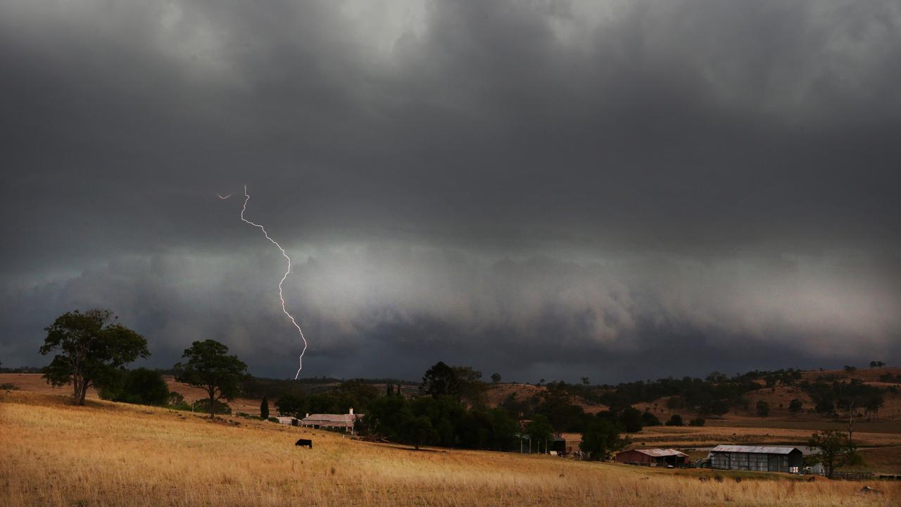 A storm rolls into Cooya, Darling Downs. Picture: Luke Marsden.