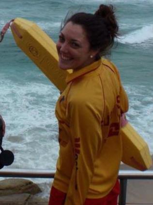 Tamarama Surf Life Savers Paddle Out Sunflowers In Memory Of London ...