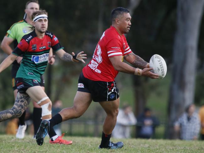 St Clair’s Tinirau Arona was happy to tuck the ball under his arm in round 10. Picture Warren Gannon Photography