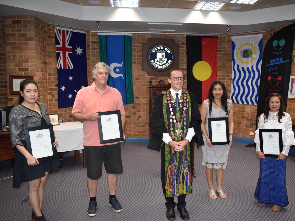 Ngoc Quynh Nhu Nguyen, Niall Stanton, Krai Netsena and Nuananong Puangkhamkhong with mayor Isaac Smith