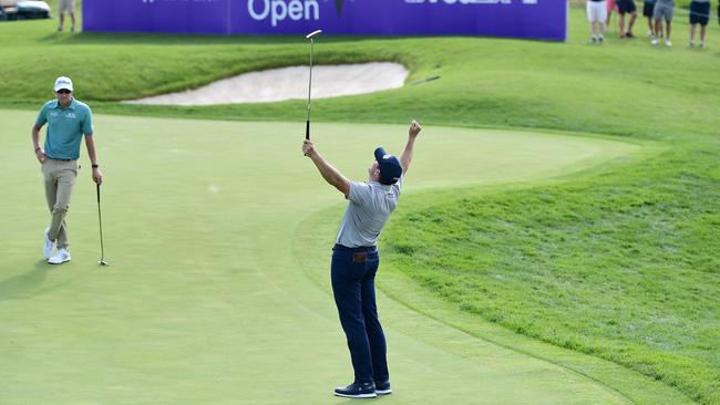 American Michael Thompson celebrates on the 18th green after winning the 3M Open at TPC Twin Cities in Blaine, Minnesota